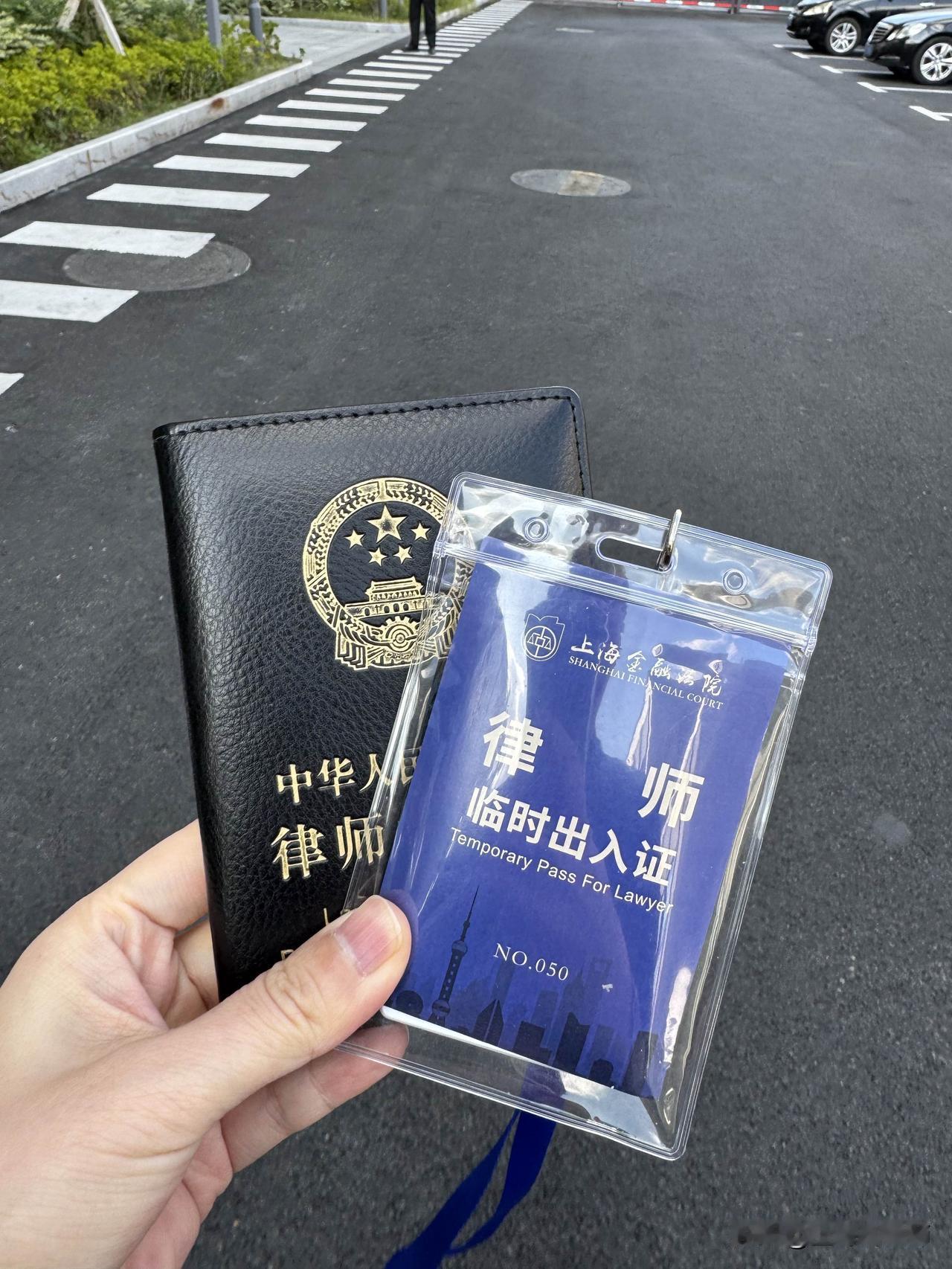 大家都说律师赚钱，本质是行业天花板极高、头部效应极强、大众只看到“光鲜样本”，再
