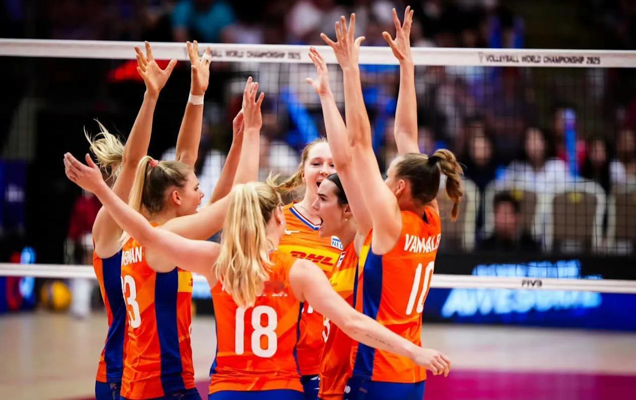 女排世锦赛｜荷兰3-2泰国

五局比分为23-25、25-17、23-25，25