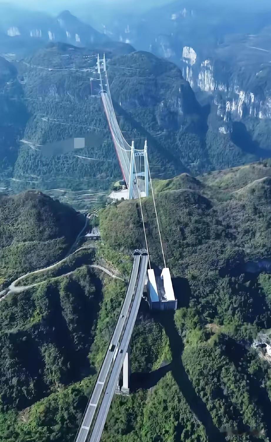 暑期来了一趟贵州，终于见识到了贵州的山，不愧为中国最多山的省份。从贵阳到毕节到安