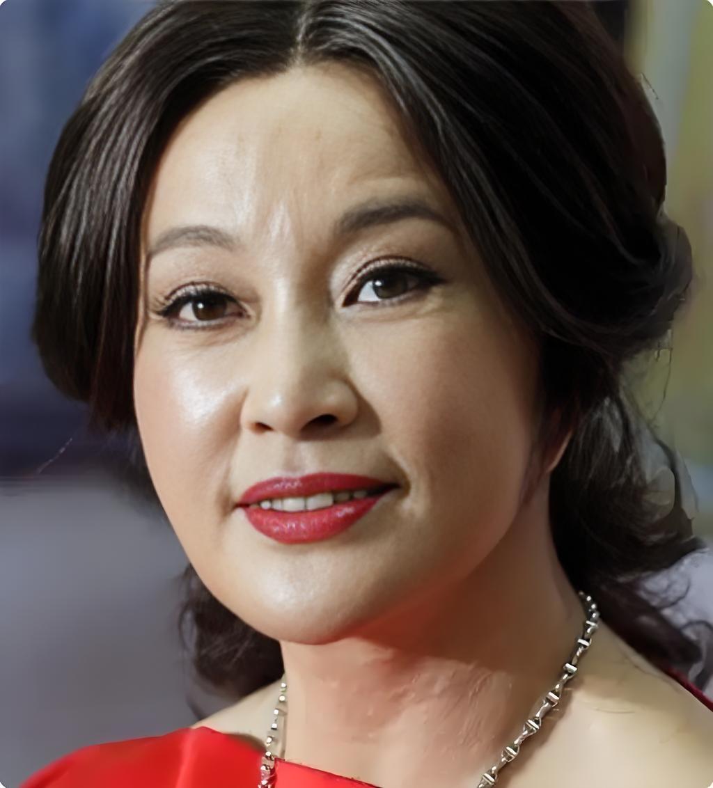 恕我直言，刘晓庆已不适合作为积极的正面公众人物向社会推荐，她的价值观和行为方式遭