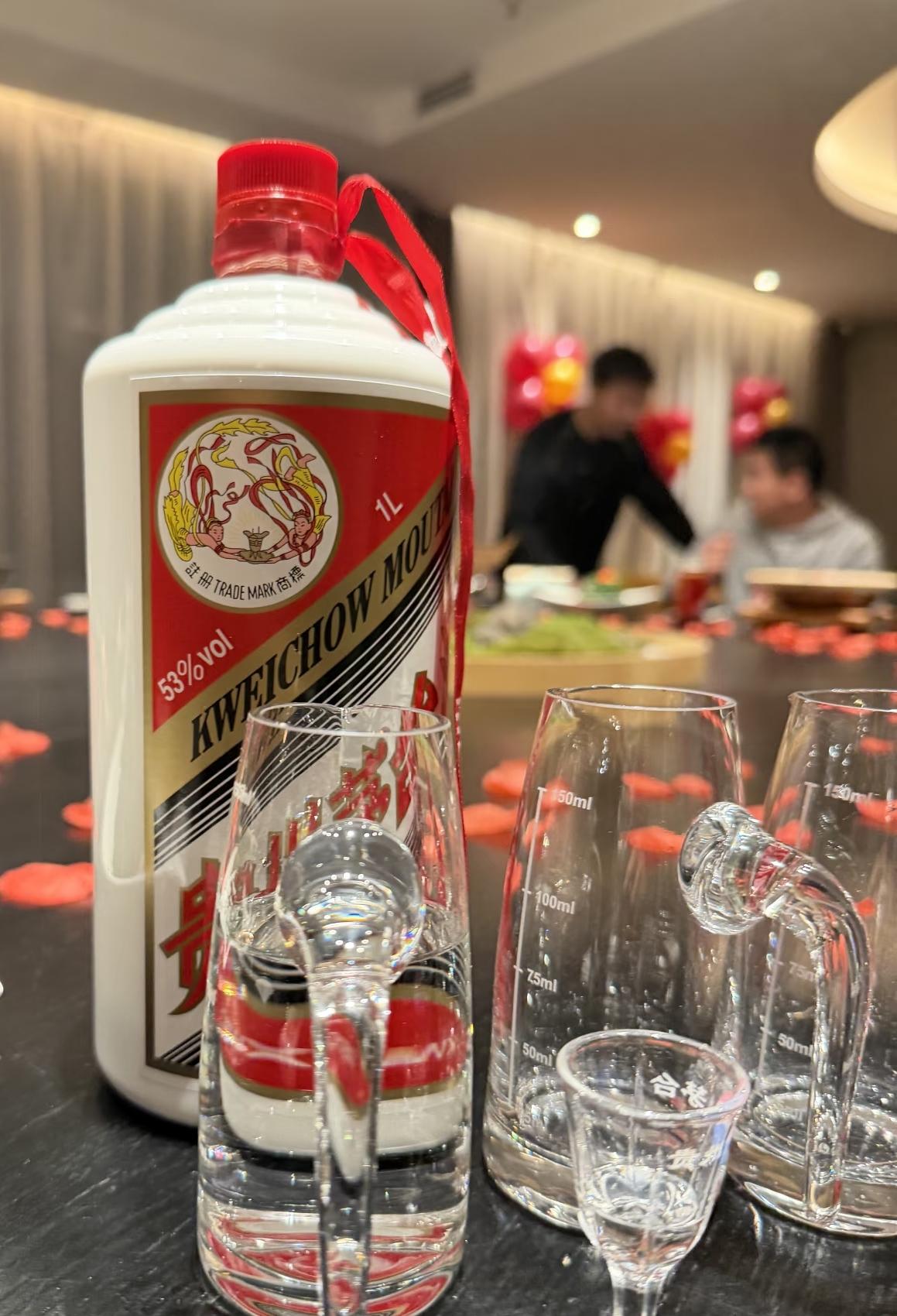 今年中秋白酒战况：
茅台最稳，五粮液还能扛，国窖有压力，水井坊难卖。

1. 贵