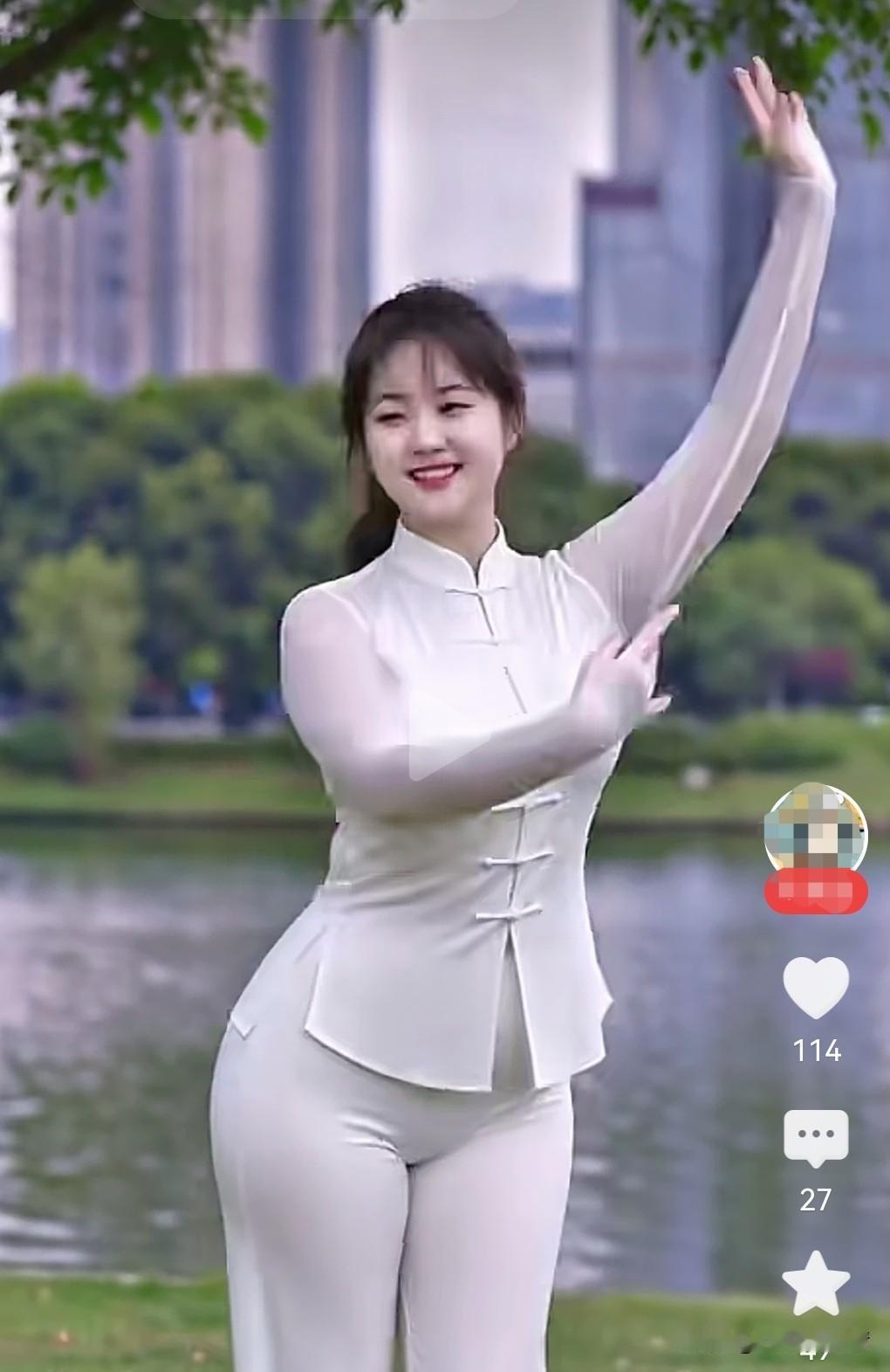 你认为真正“爱自己”是什么样的？

我见过最戳心的回答：把“我”当成自己的孩子养