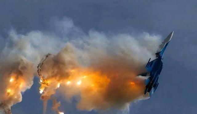 美国空袭伊朗，竟然顺带把恰巴哈尔港也炸了？那可是中国投下了数十亿美元的海外战略支