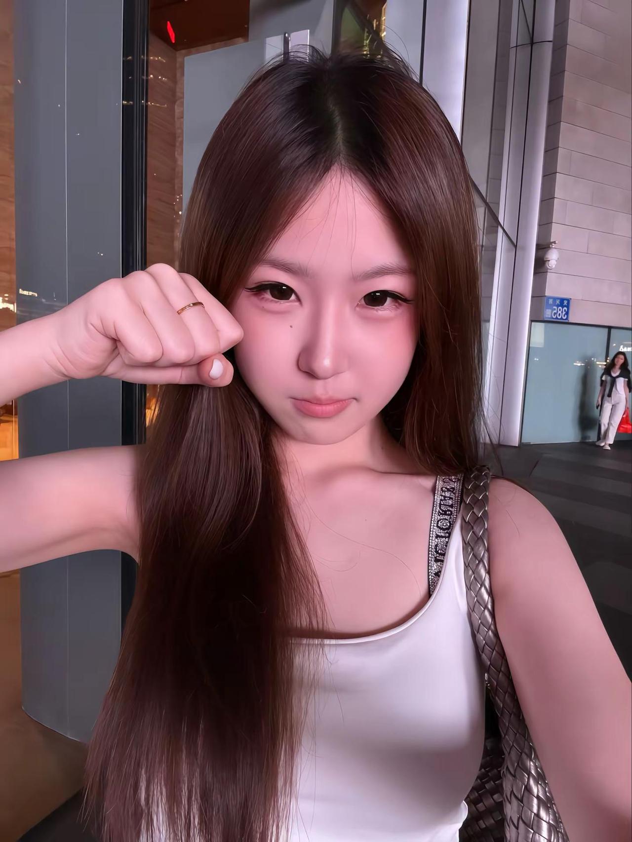 长得好看的人才会被说是冷脸萌像我这种只会被人问为什么摆臭脸