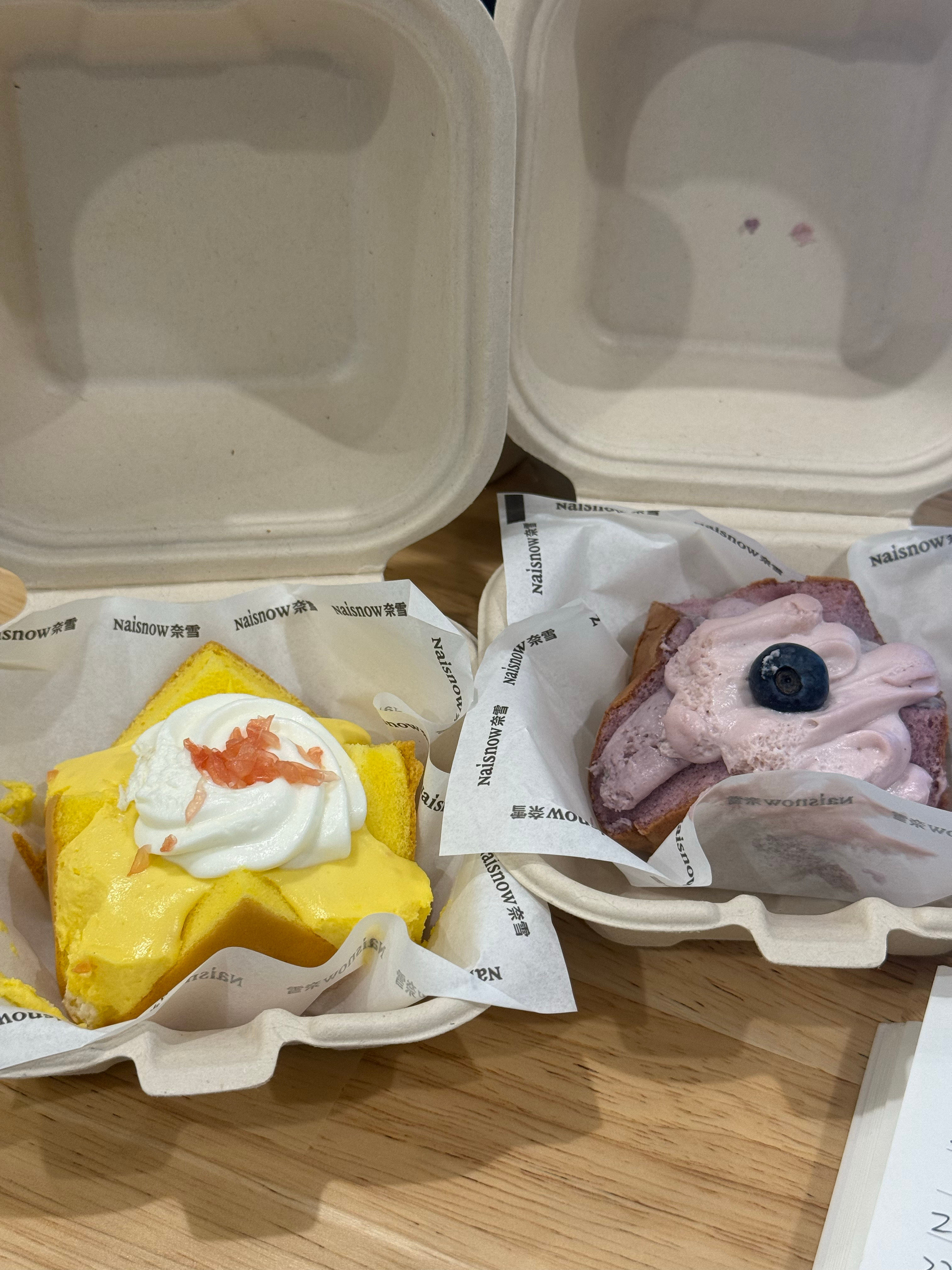 七点才下班 要在地铁上观看直播了先吃点小甜食垫垫肚子[么么哒] ​​​