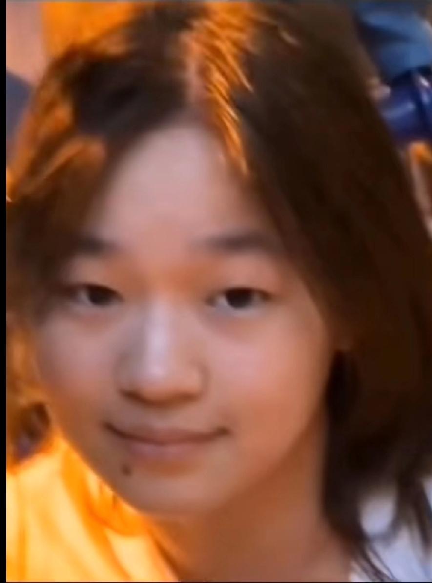 刷到婵宝这张照片，突然就懂了：一个人的好看，从来不止是五官，更是藏在骨子里的底气