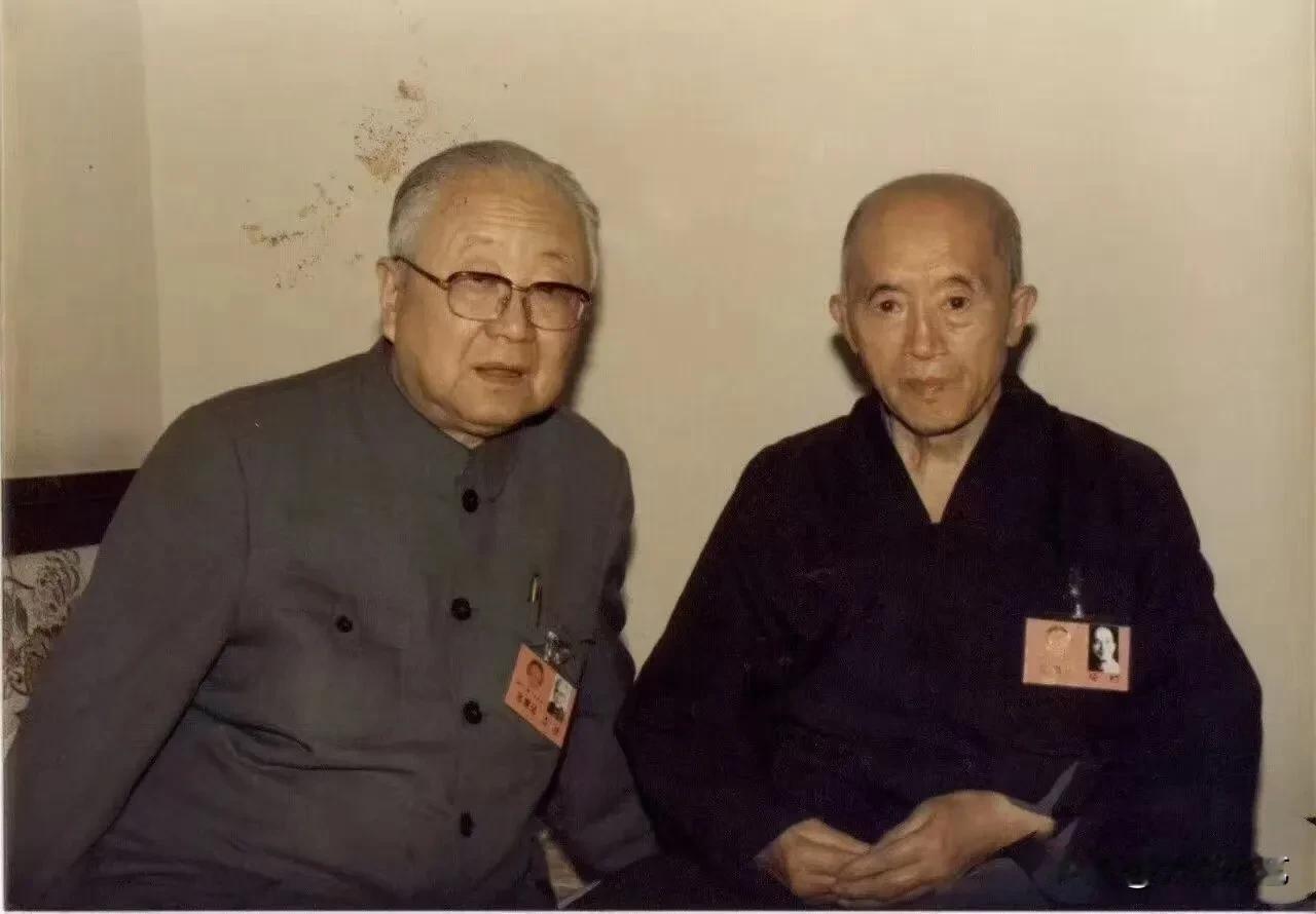 启功与海灯法师颇有渊源。海灯法师是20世纪极具传奇色彩的武术宗师与佛门高僧。保利