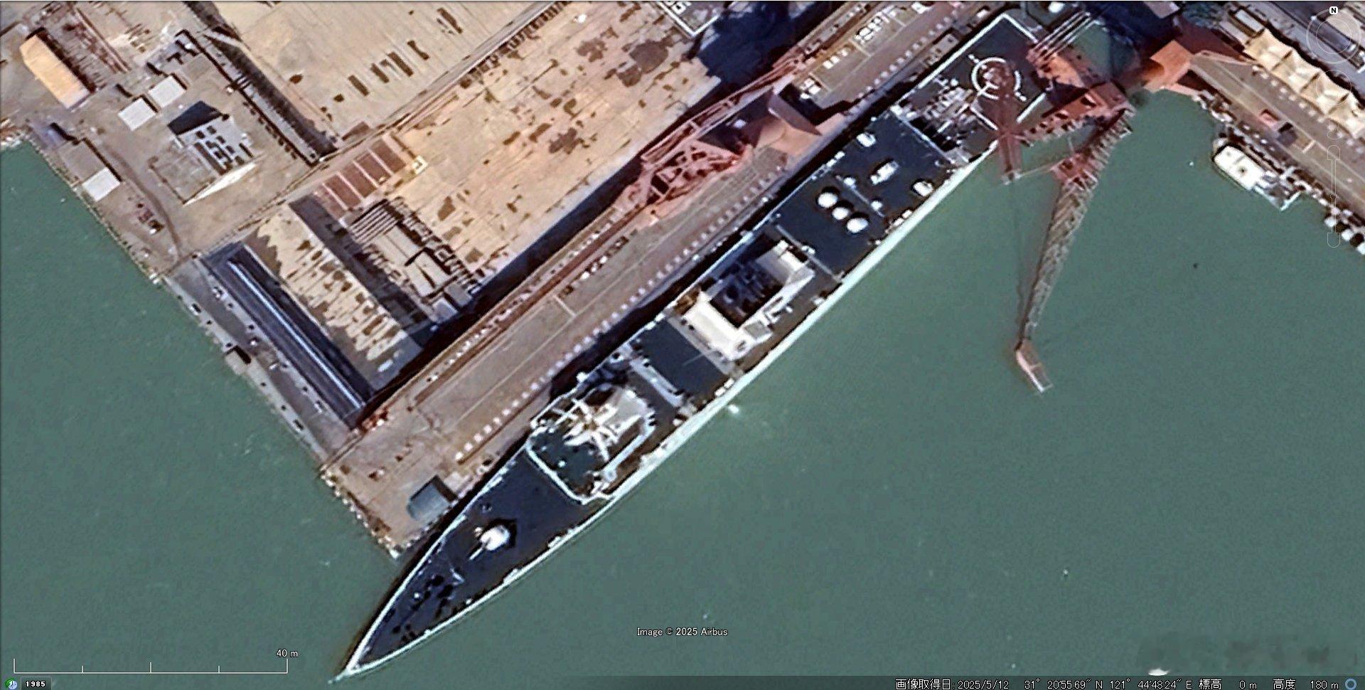 外网上的501型执法舰，猜测以 052D 型驱逐舰的船体为基础建造。 排水量为 