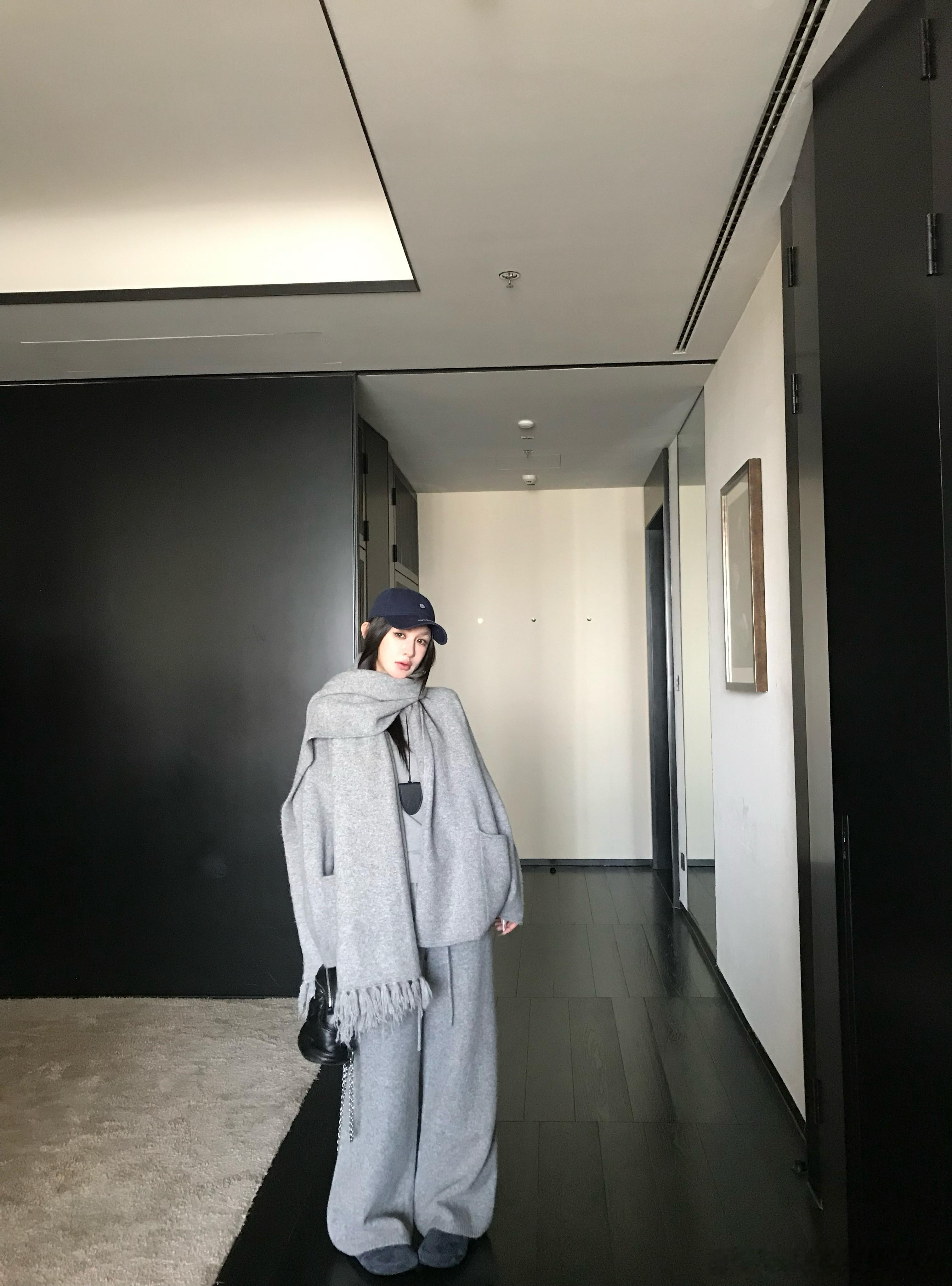 经典不过时的Row风慵懒风浴袍开衫毛衣套装大大的落肩袖慵懒随意 拥有空气感的雾状