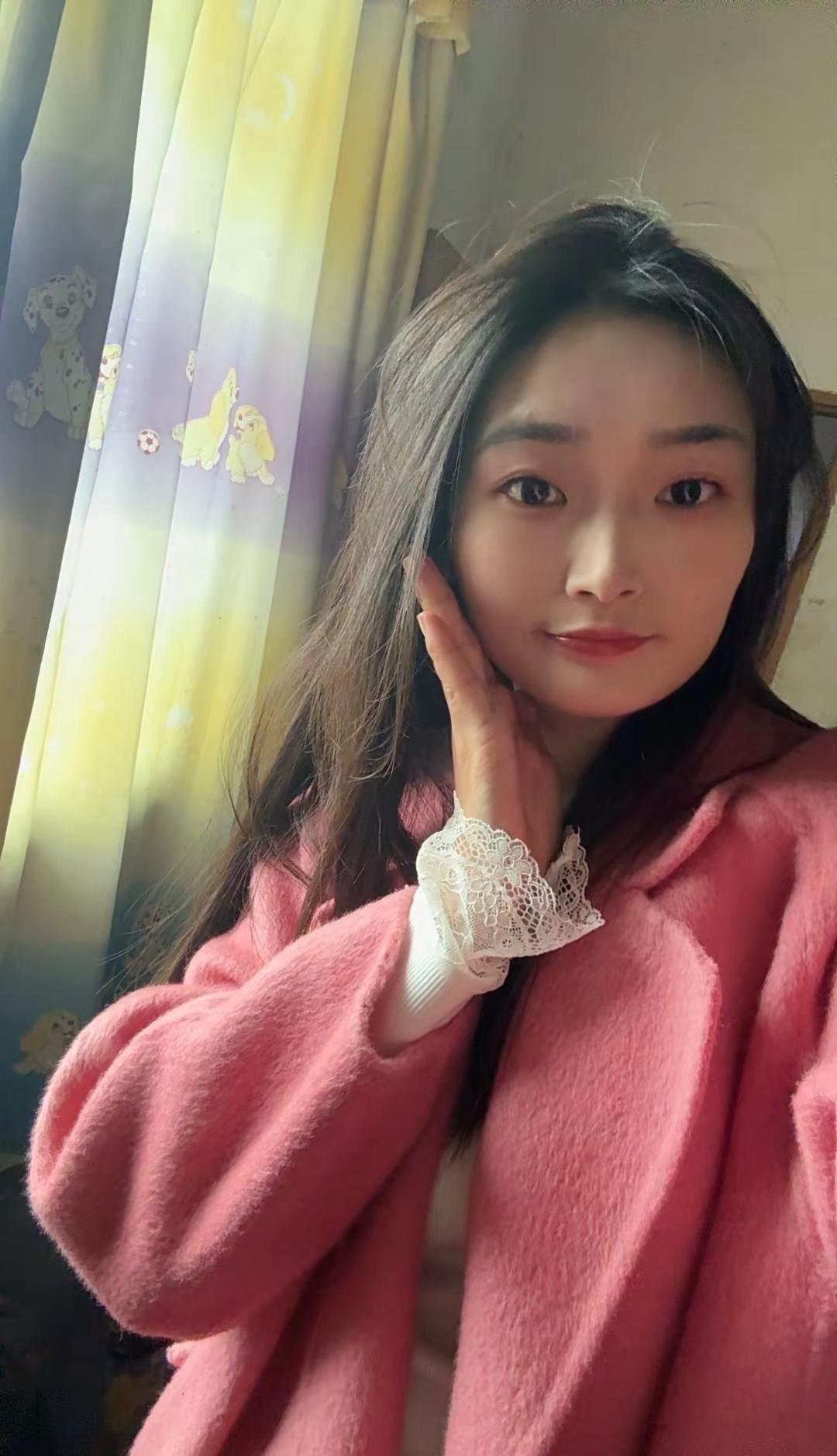 “平安是顶级的富贵  别嫌日子沉闷   那不是平庸，那是岁月静好”