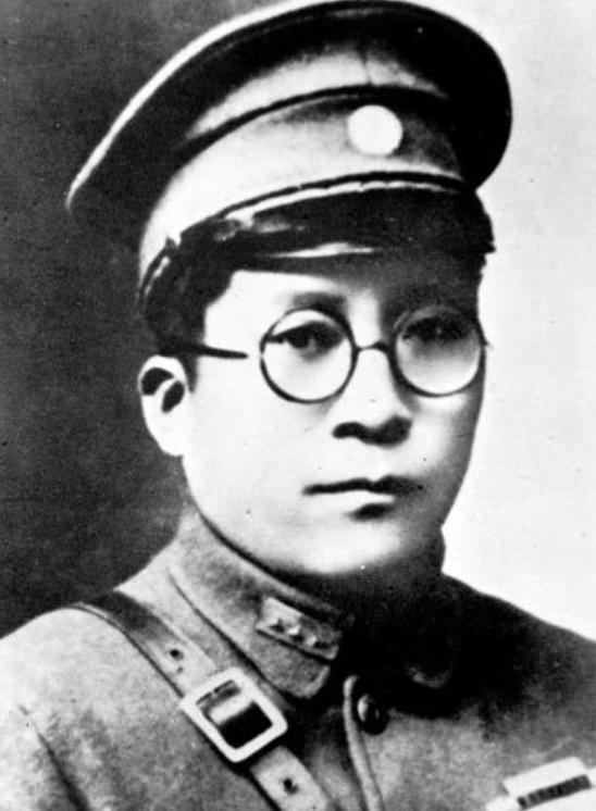 2006年杨虎城孙子跨越千里寻找河南老人，老人泪流满面：这一天我期盼已久了！
