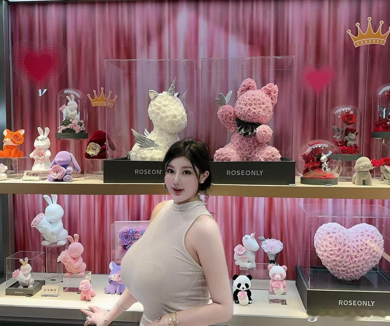 穿搭[超话]  爱在将爱未爱时最迷人💓颜值街拍写真 ​​​