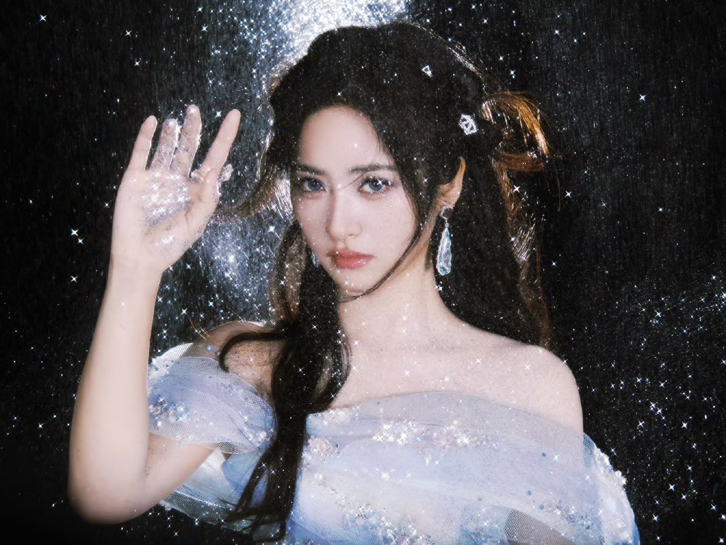 沈月银河精灵变化特别大呀，真的是各种风格都适合 