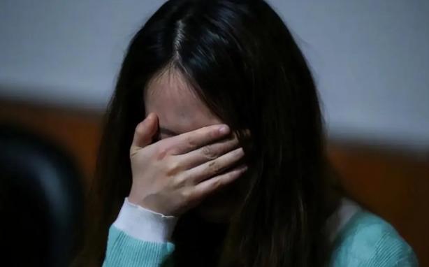 山东威海，一名19岁女孩在酒吧工作期间，与一名21岁男子发生关系，两天后，她服用