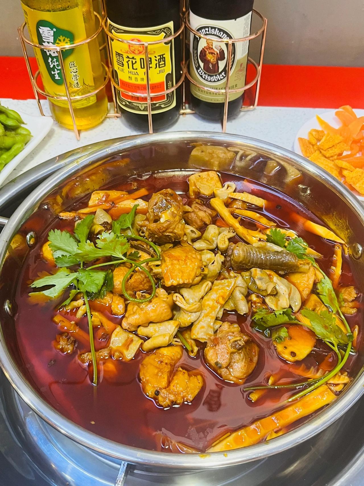 怕长胖，吃芋儿鸡！

崔家店站这边的芋儿鸡开了三年多啦！店面不大，可以坐外面，就