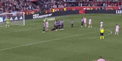 进球如麻！梅西策动进攻门前包抄破门，迈阿密2-0纽约