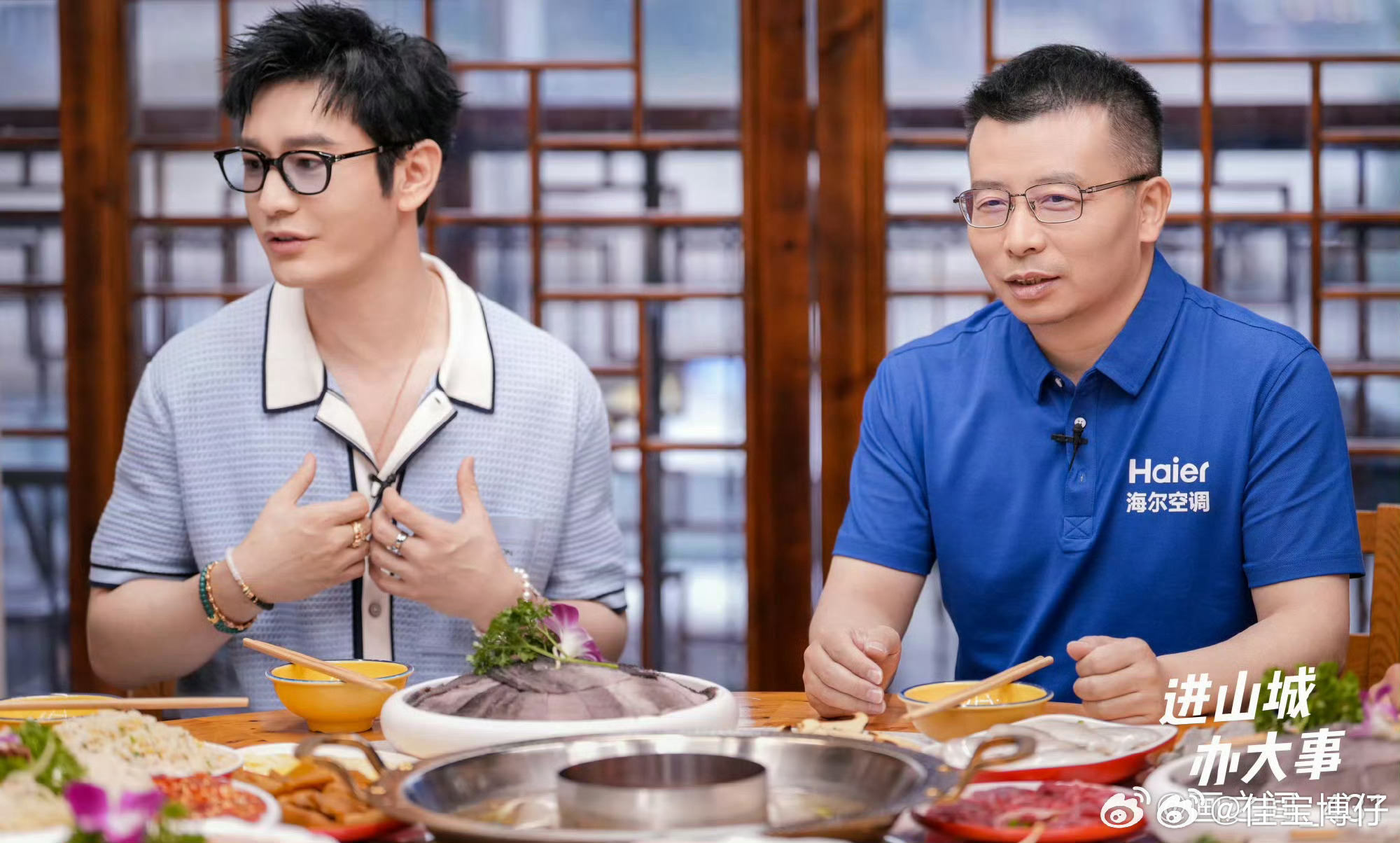 黄晓明在重庆组海尔兄弟团连夜火速配送这个梗被网友玩活了，老乡之间爽快互动不绕弯子