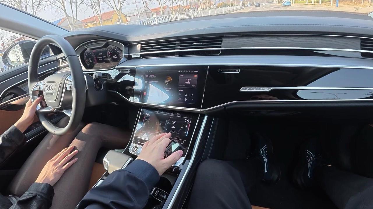 A8L50万价位的颜值和豪华天花板？奥迪A8L真的把豪华感做到了极致，坐进车里的