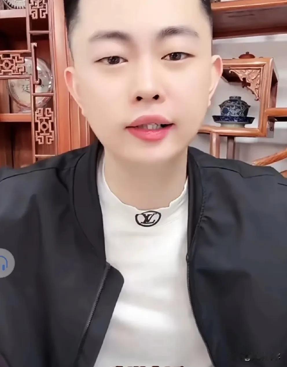 巴扎黑讲诉与王小源合体直播，我俩互相抢话有节目！

        巴扎黑直言开