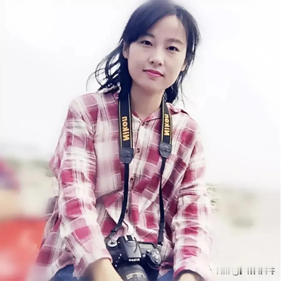 空降兵美女中尉刘钰，真正的军中之花，最可爱的人，致敬