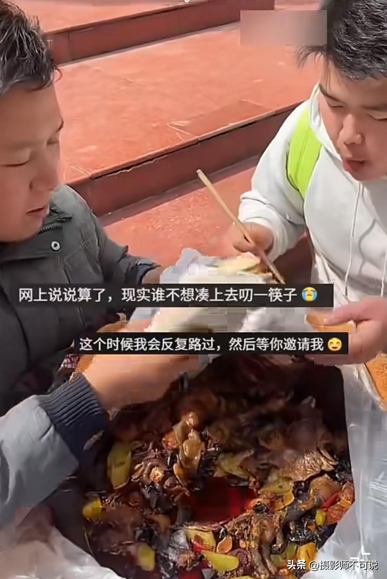 这是我见过可以与朱自清《背影》相媲美的背影，四川一位父亲带上一锅干锅鸭去看望高三