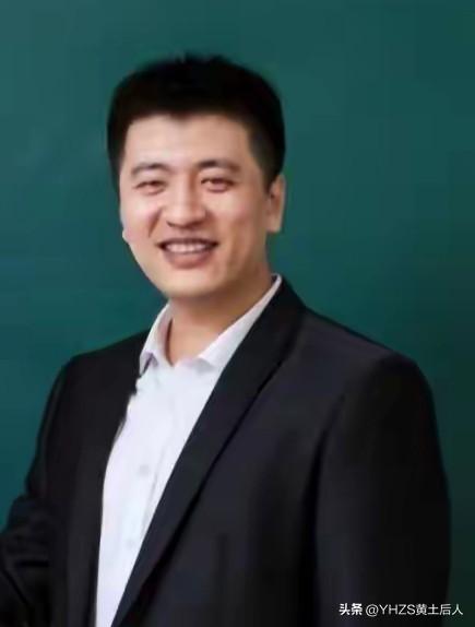 悼雪峰
独登雪峰，
博学多才；
英年早逝，
一路走好！