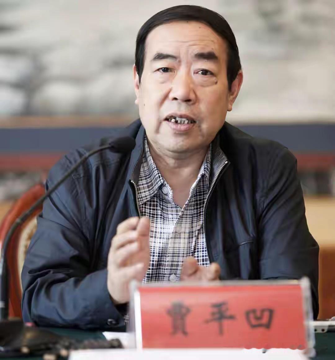 文化工作者追求文化传播者，自己有很高的文化修养，听起像废话，但是有些文化工作者修