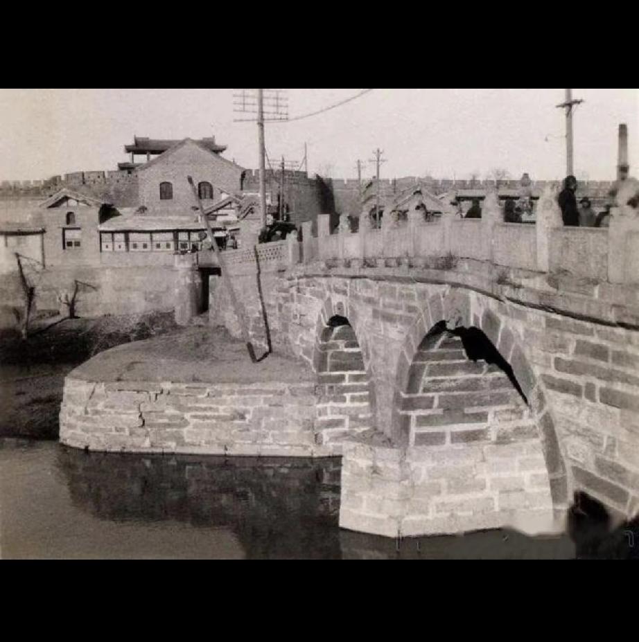 以为我们农大前身是直隶农学堂，是农大的前身，1921到1931年直系的曹锟在保定