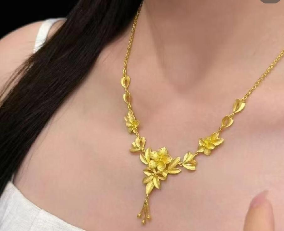 一万五入手的金饰，称重仅11克，折算每克超1300元，比当前金店足金价还贵，亏惨