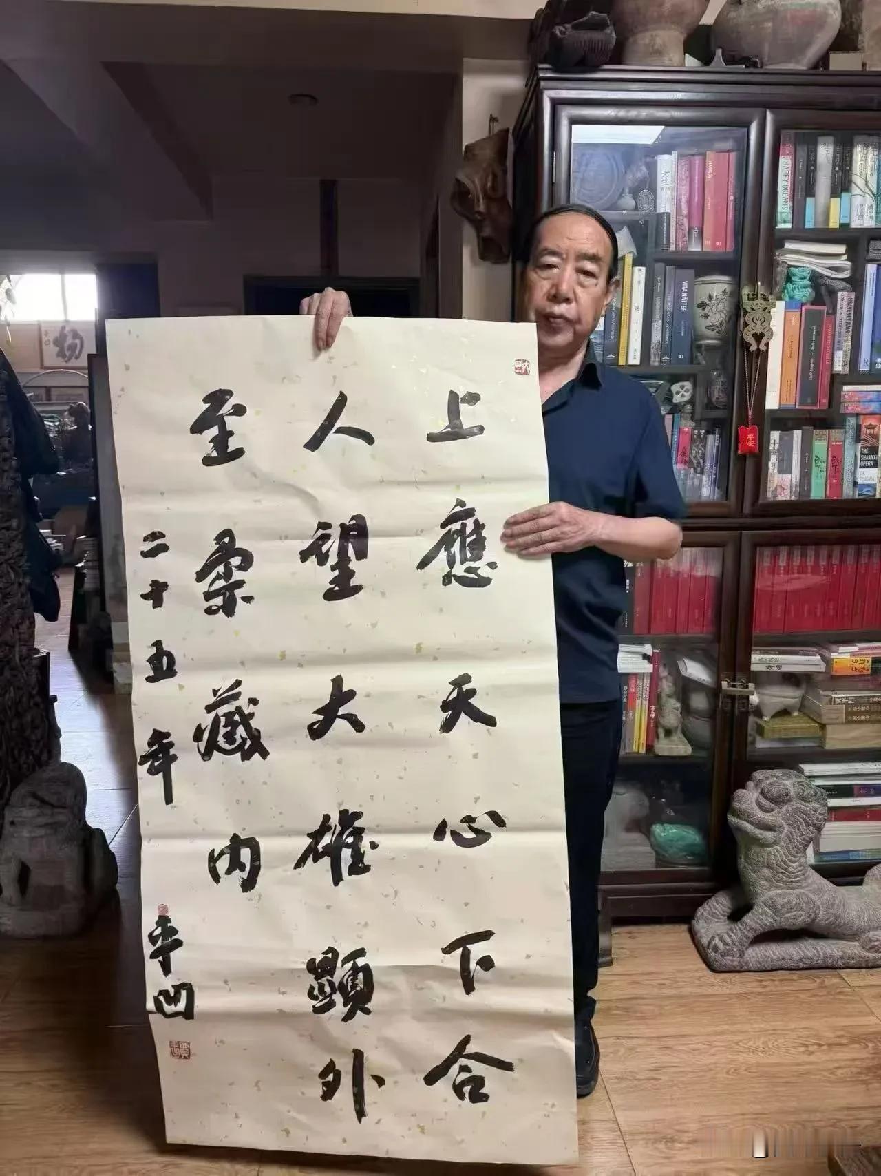 您觉得贾平凹先生的书法怎么样? 说句实话，贾老师的字画并不算真正的书法水平，这从