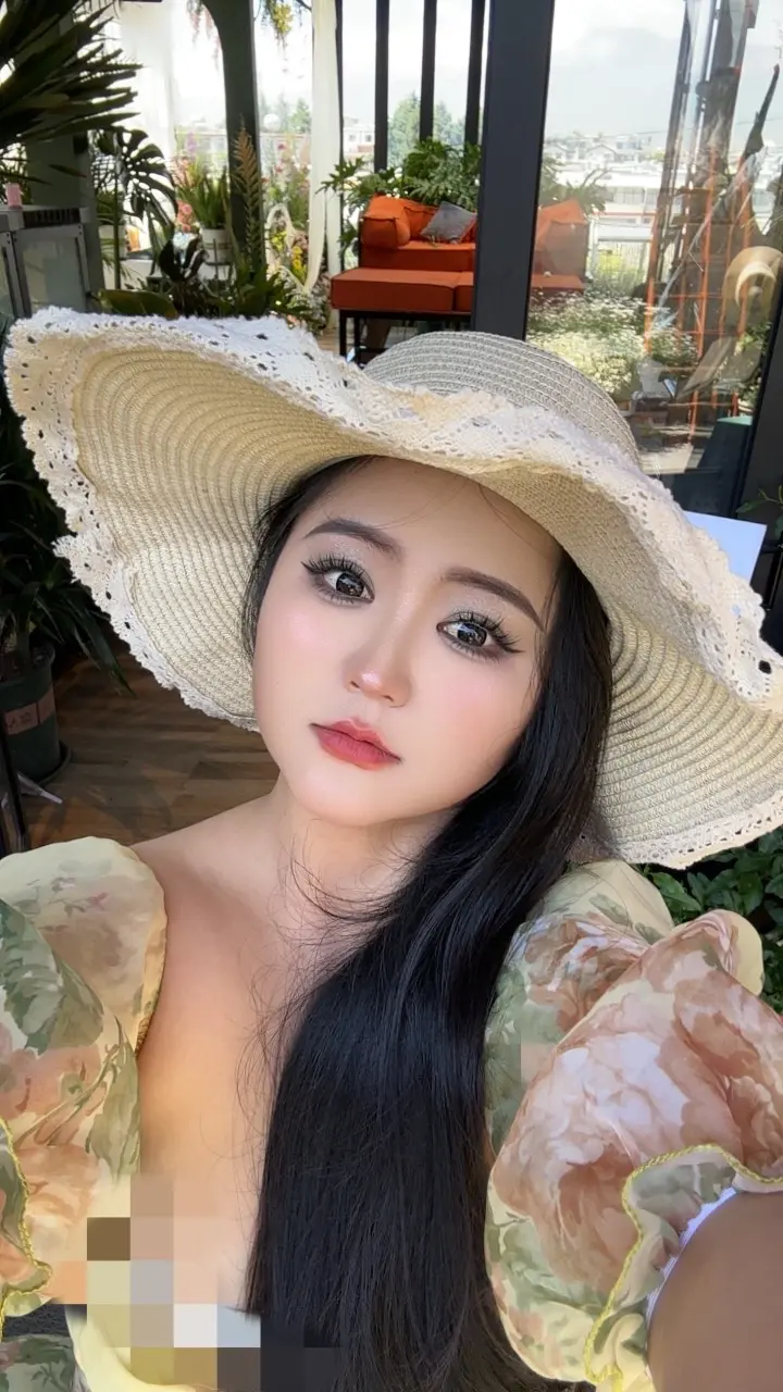 在丽江。无人扶我凌云志，我自己也上不去！与其逼自己一把，不如放自己一马！