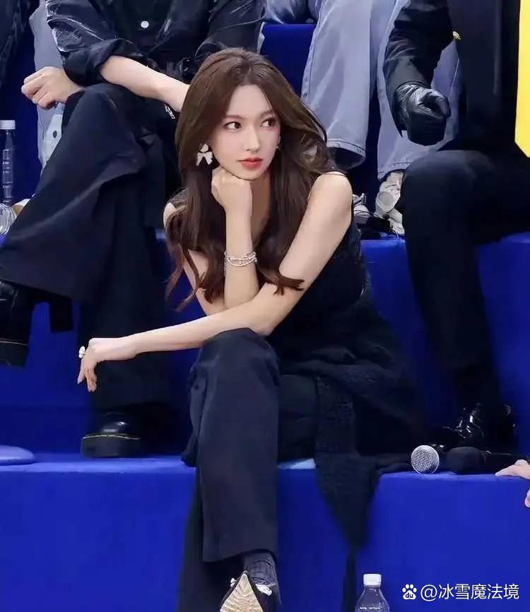 头一次见女明星穿着厚袜子穿高跟鞋的 