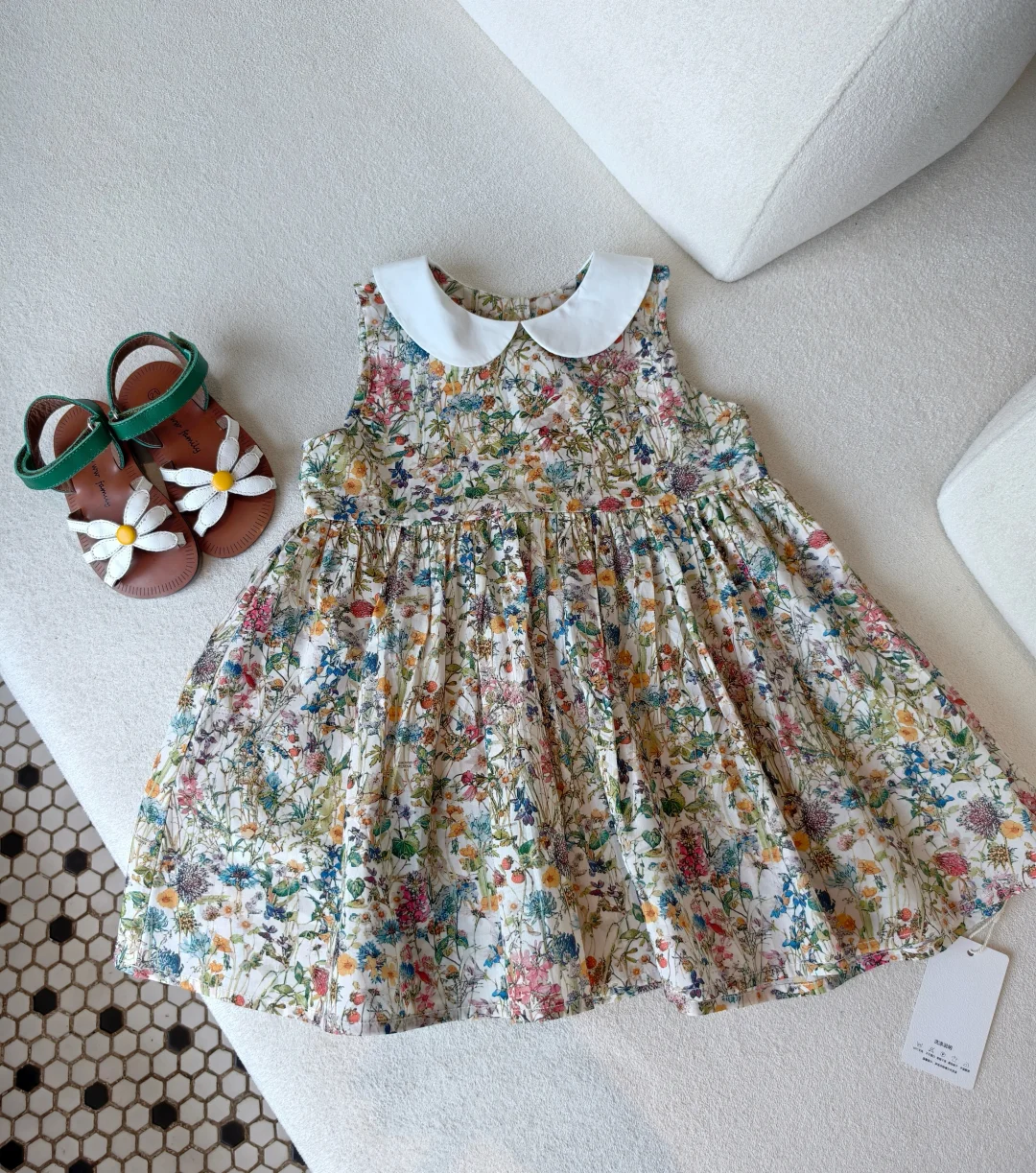 女儿的碎花裙太美啦😍好仙好温柔呀