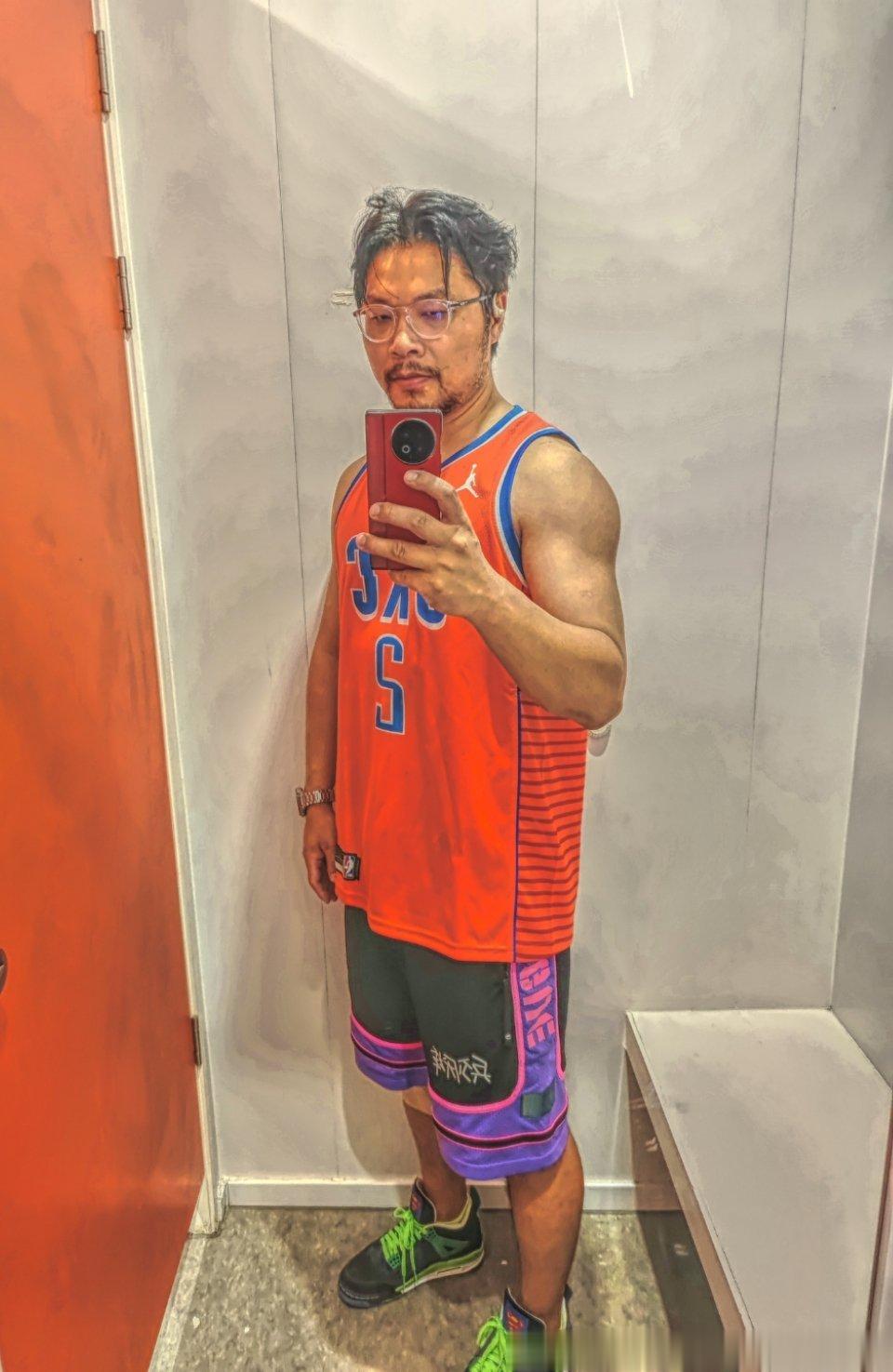 小摩托和我今天穿搭很配[doge] ​​​