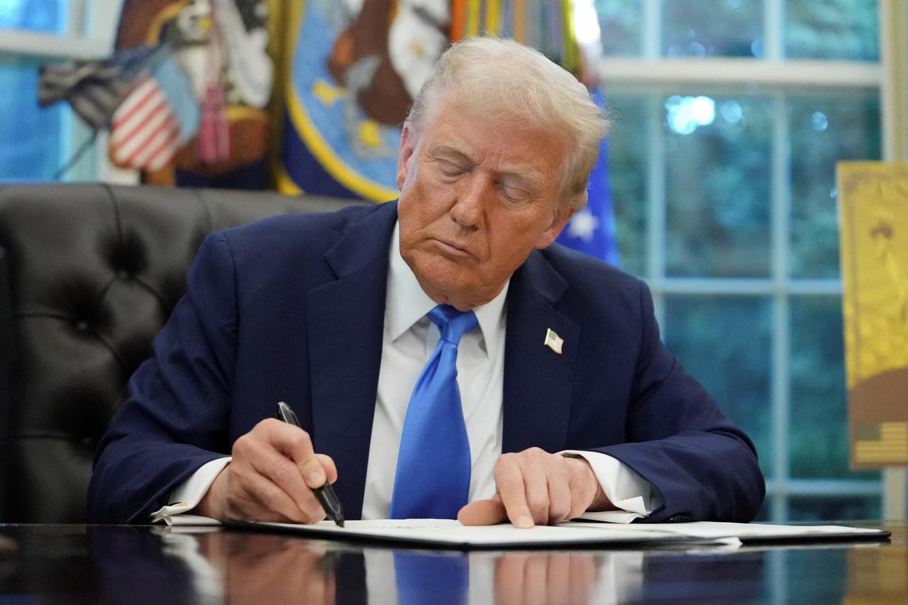 🚨突发新闻:白宫称，特朗普总统将于今天签署行政命令，将“反法西斯”组织列为国内