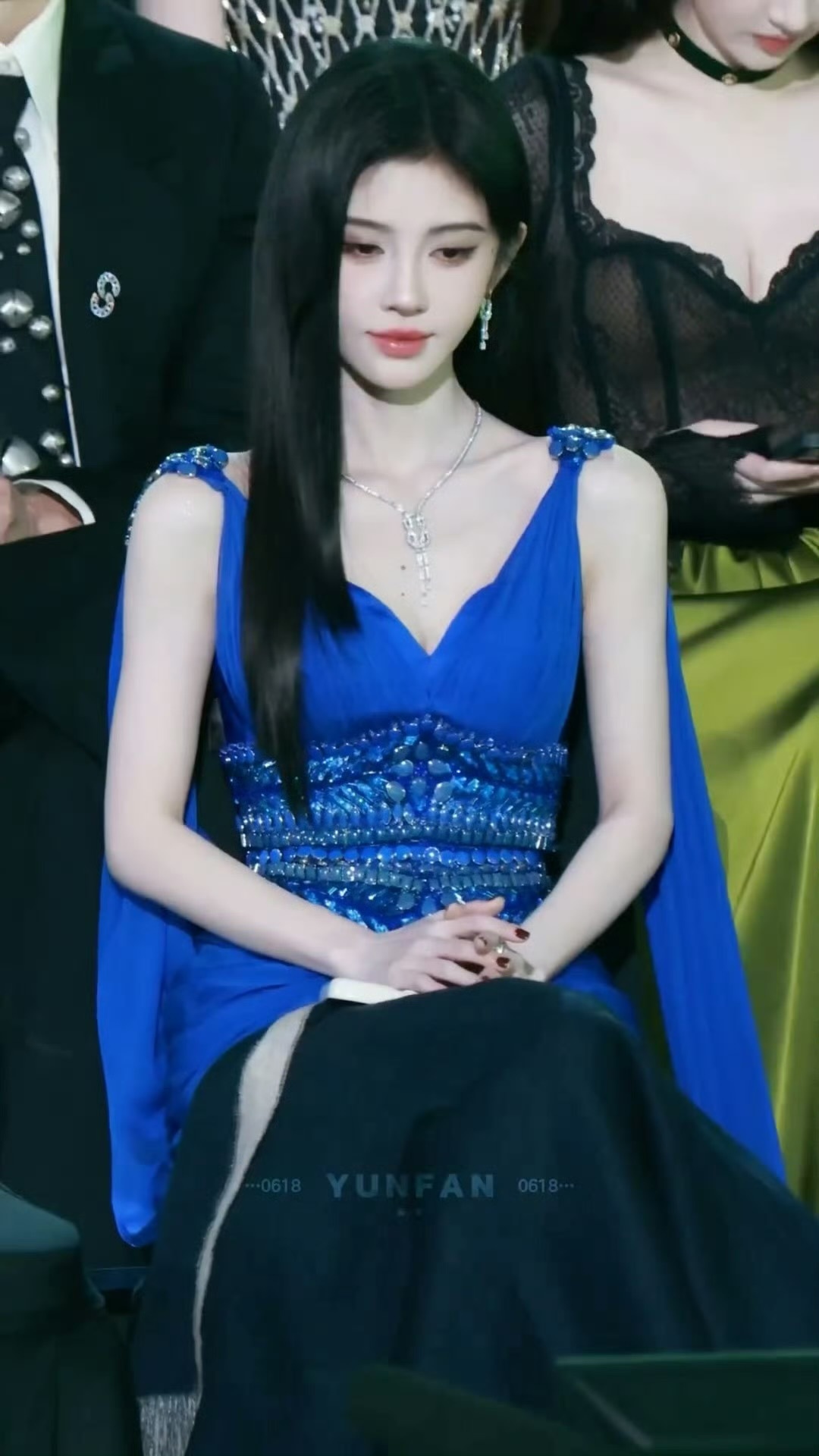 这个live绝了 像吸血鬼突然闻到猎物 又回神到自己的状态我鞠真的好适合演疯批美