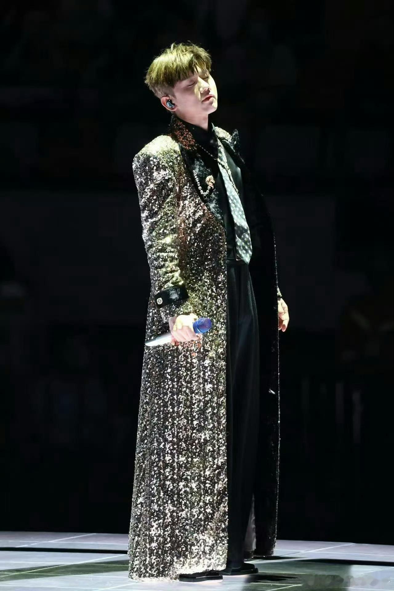 张杰他真的什么都知道 没有人看张杰给粉丝写的这封信会不感动吧，所有需要粉丝投票的