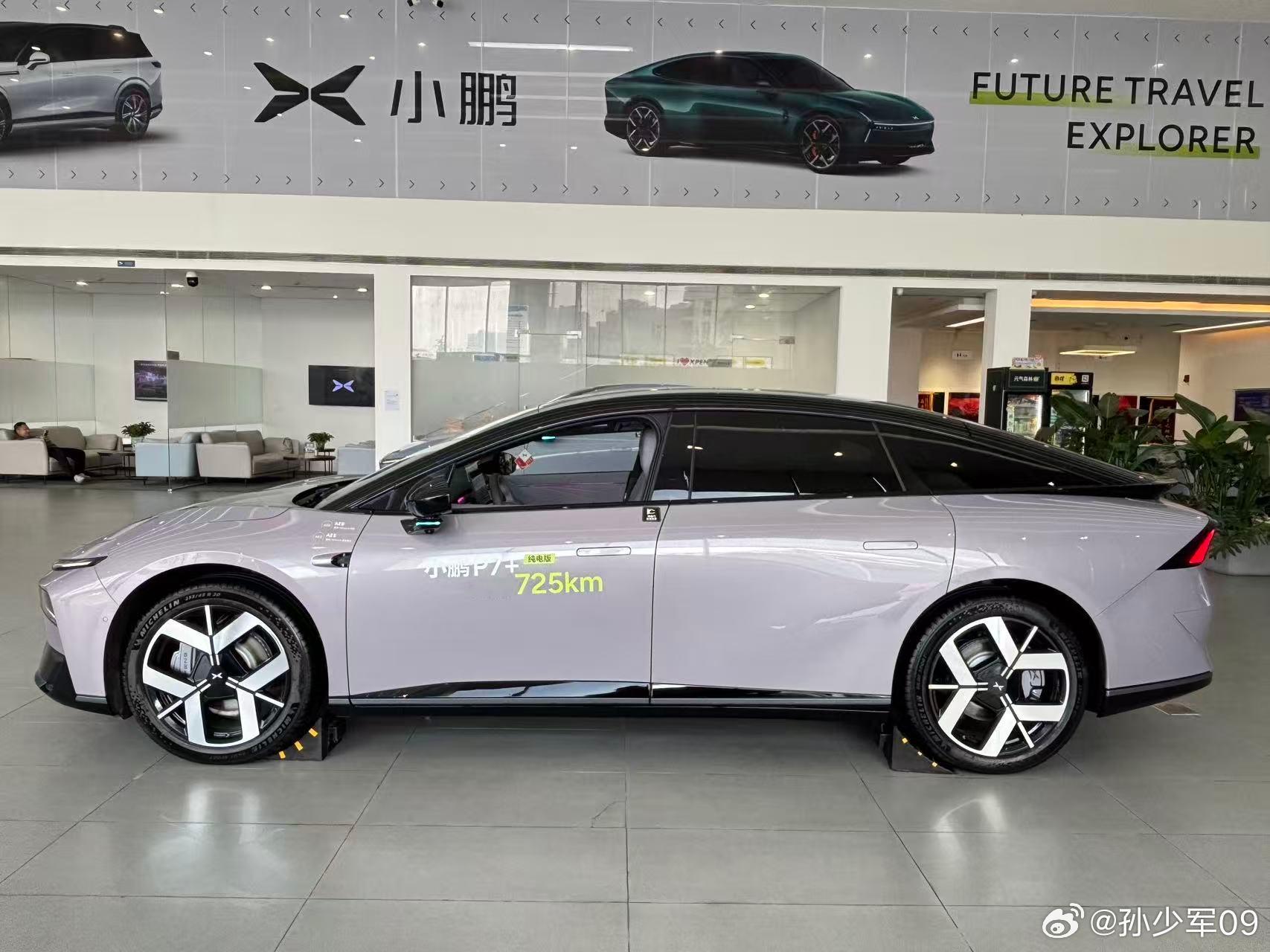 小鹏4月进店订单持续增长，新款MONA和GX热度也在攀升。上周订单破万，核心还是