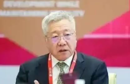 要想让老百姓过上踏实日子，就得先把特权砸干净。”近期这句话在网络广泛传播，配图常
