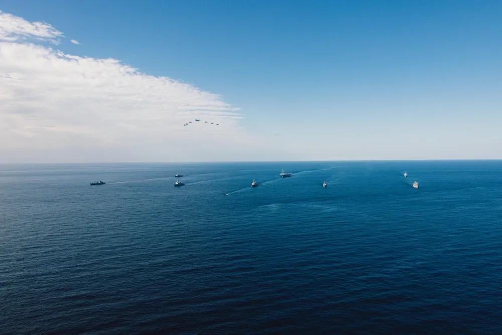 美国航空母舰持续在中国周边海域耀武扬威。
2025年11月12日，美国海军“乔治