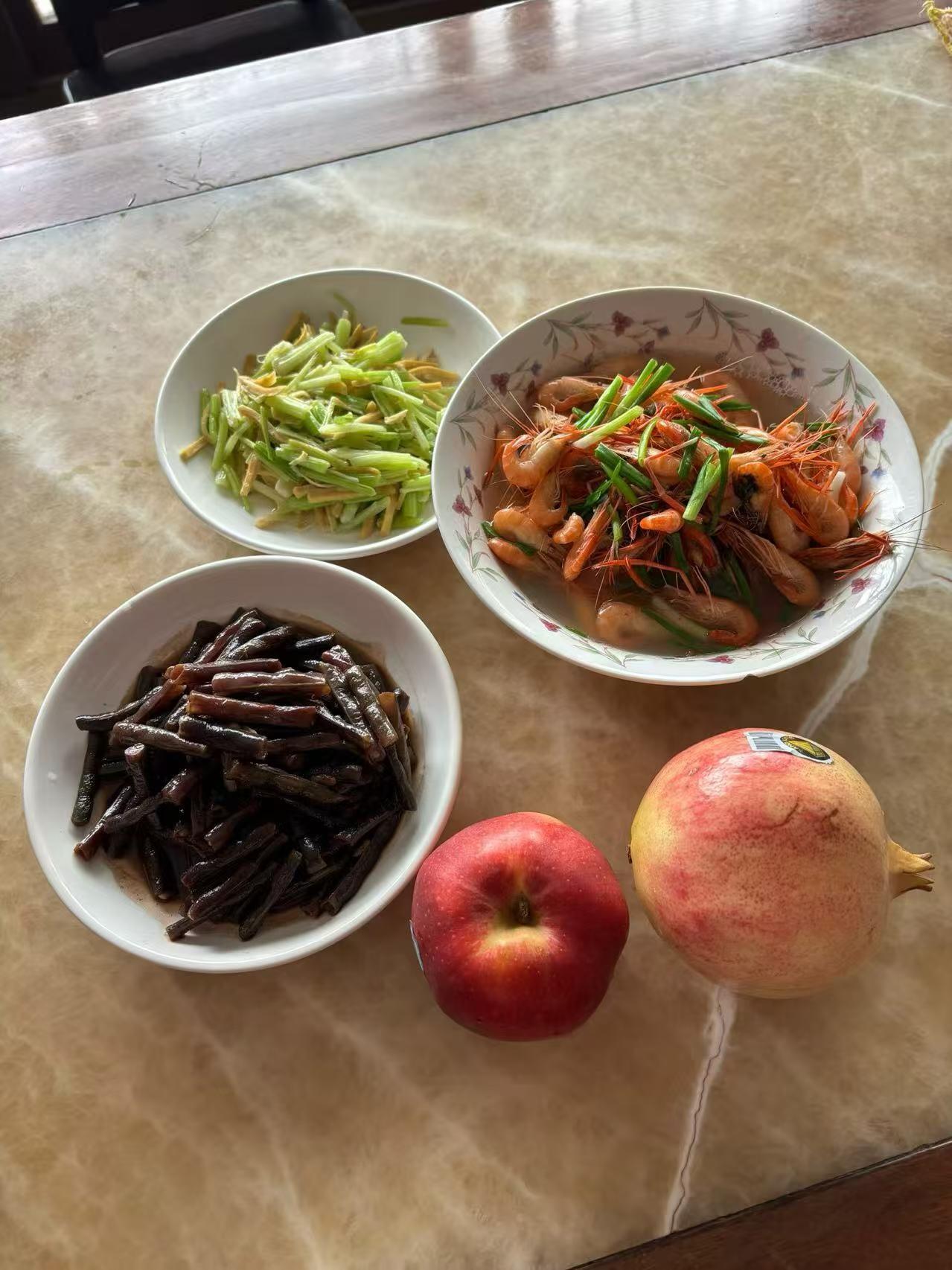 @豆包 帮我点评。  做人最珍贵的底色：善良、真诚、踏实。守住本心，行稳致远，温