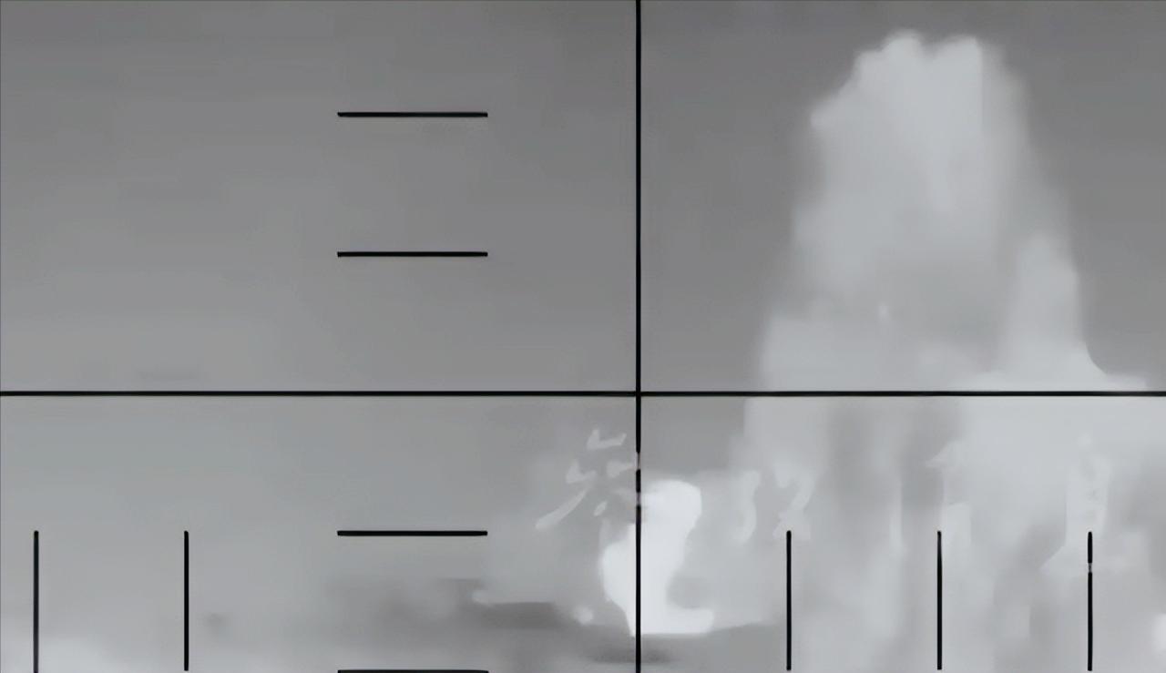 太嚣张了！美国居然能上演这种“故意羞辱”的操作，美军录下并公开鱼雷炸沉伊朗军舰的