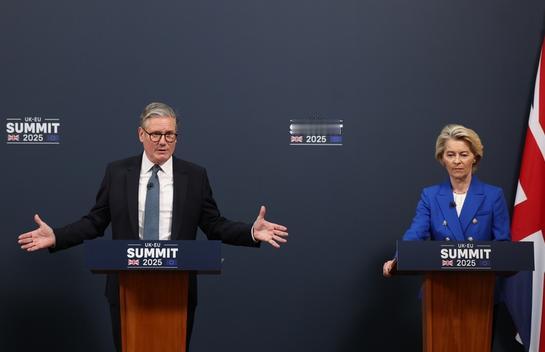 顶不住了，英国这回要“重返欧盟”？
5月以来，执政工党内部裂痕加剧，前卫生大臣韦
