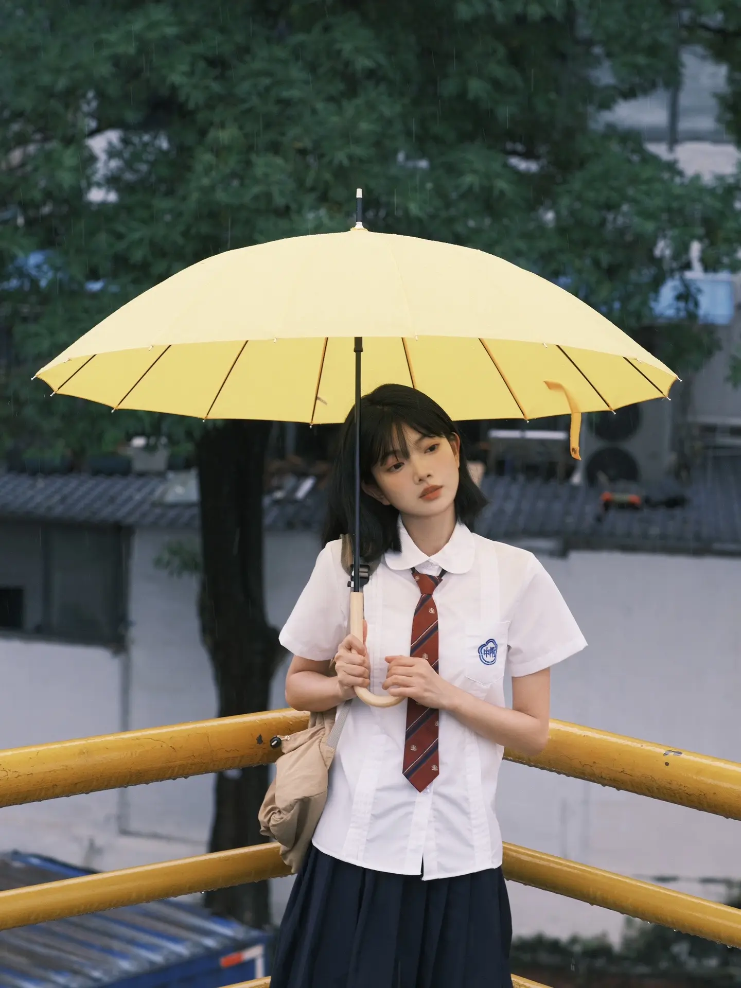 打伞氛围感照片 下雨天 一些属于夏天的光影 富士相机 拍出氛围感