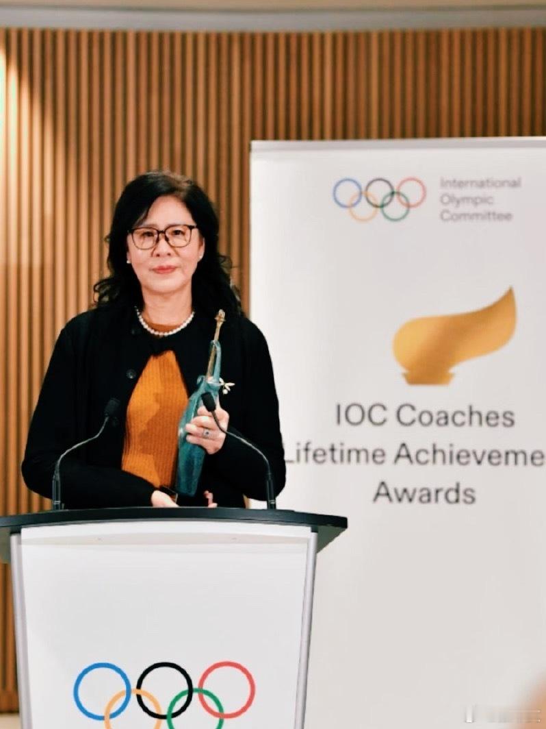 郎平回应何时再执教郎平置换了髋关节和颈椎 获国际奥委会教练终身成就奖后，被网友追