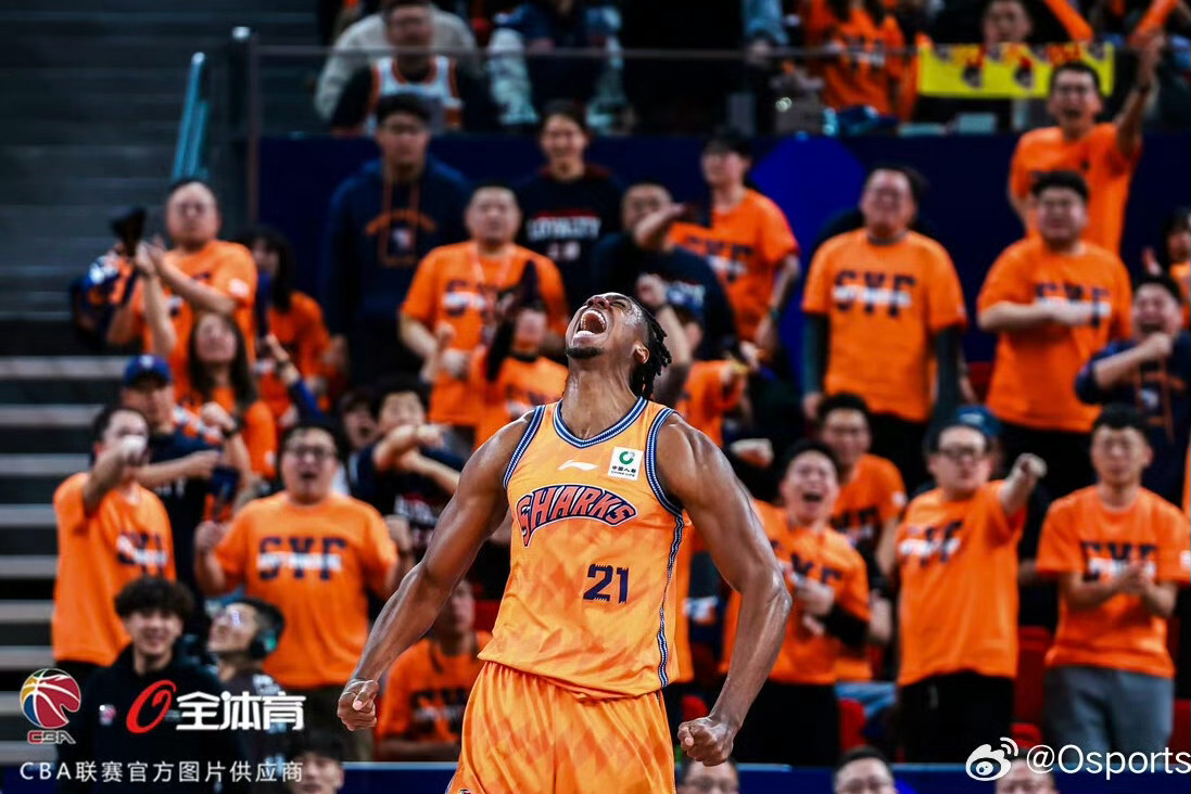 疯狂的大白边，帮助上海久事赛季四胜广东宏远（包括杯赛），他四场比赛的数据：1月1