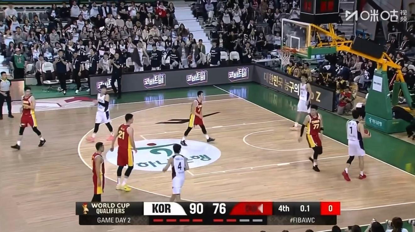 中国男篮vs韩国男篮中国男篮76:90不敌韩国男篮，对阵韩国两连败，中国队能回去
