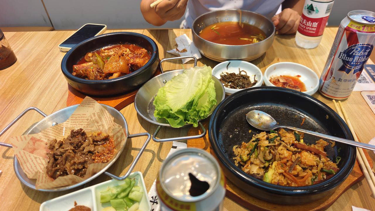 哈尔滨的饭店不提供餐巾纸，这两年哈尔滨大火，旅游景点附近的饭店也转变观念，开始提