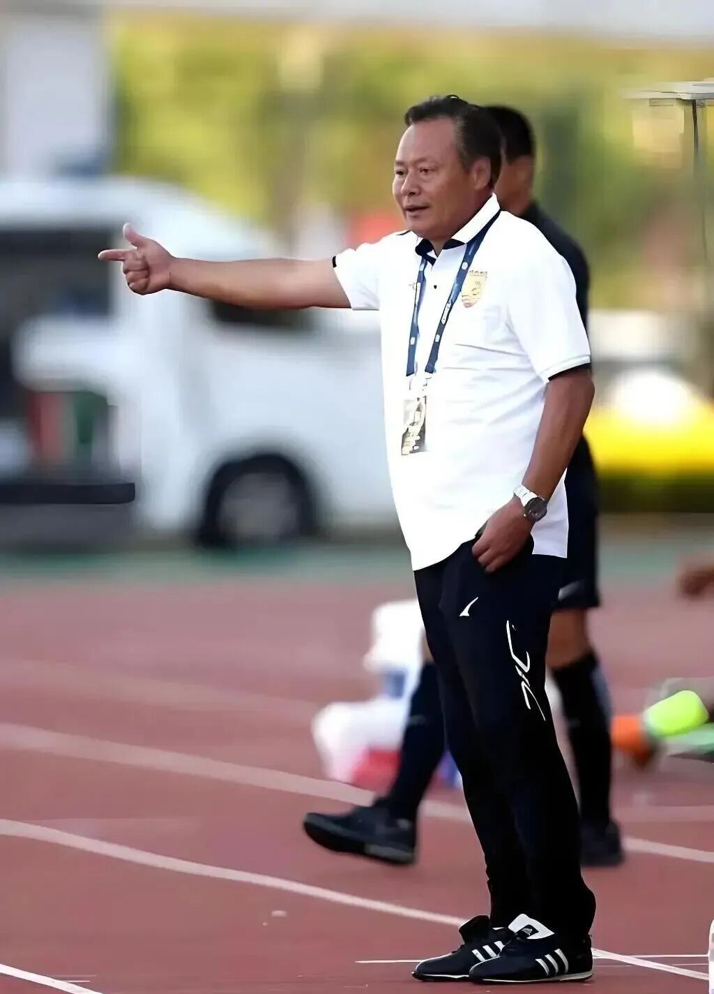 足球报介绍粤超各队主帅：3人有国字号背景，9人本土前职业