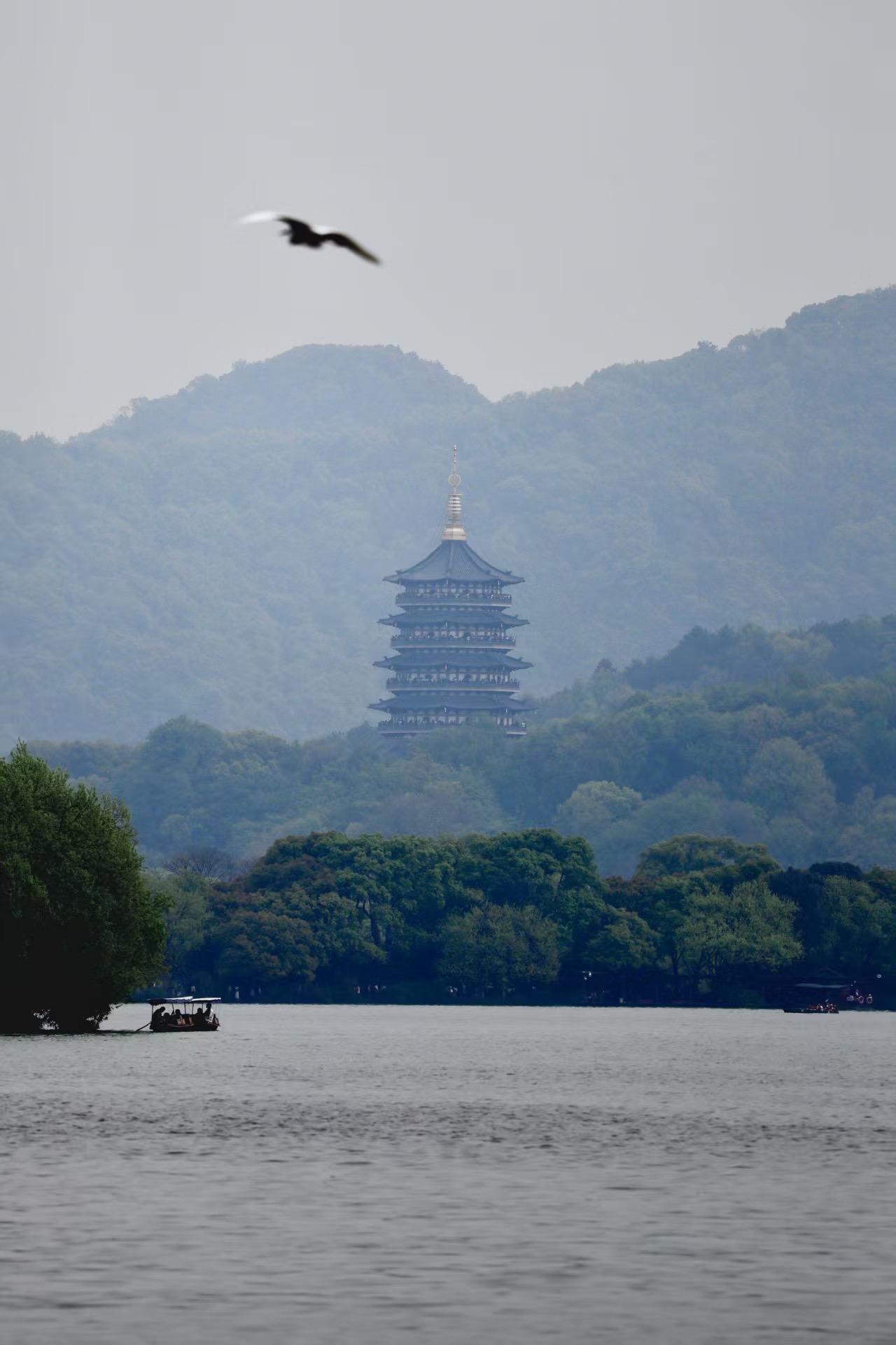 “欲把西湖比西子，淡妆浓抹总相宜”杭州西湖，每年春游必来 可惜没赶上太...